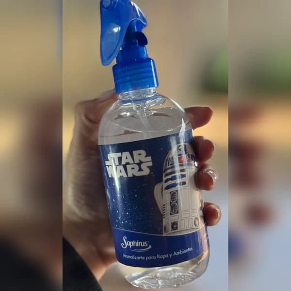 Aromatizante para ropa y ambientes Saphirus Star Wars — foto da loja nas historias de Instagram @simple.indumentariia (27/10/2026)
