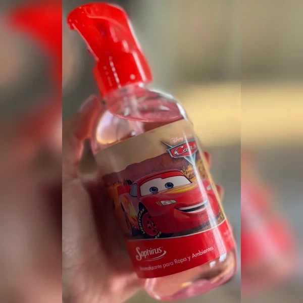 Aromatizante para ropa y ambientes Saphirus Disney Cars — foto da loja nas historias de Instagram @simple.indumentariia (27/10/2026)