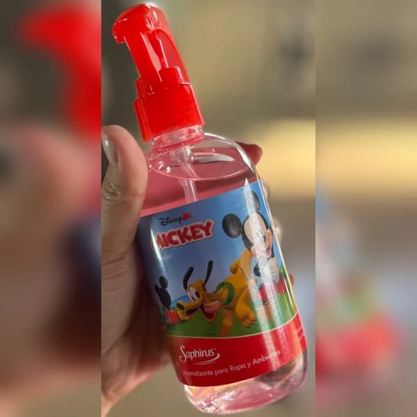 Aromatizante para ropa y ambientes Saphirus Disney Junior Mickey — foto da loja nas historias de Instagram @simple.indumentariia (27/10/2026)