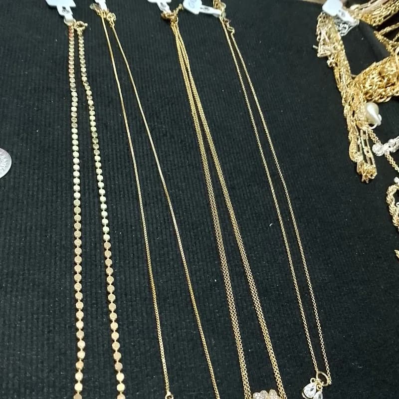 Cadenas doradas con dije