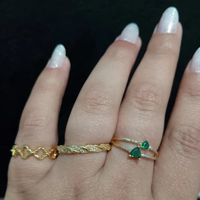 Anillos dorados finos combinables